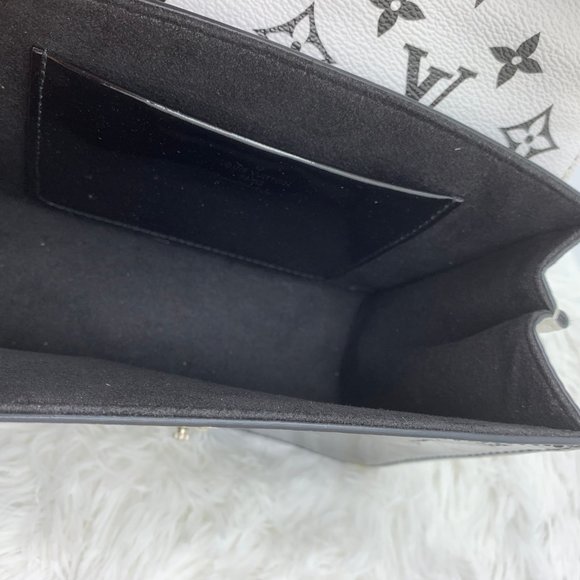 ❌SOLD❌ Louis Vuitton Wynwood Black Monogram Bag! - Picture 12 of 16